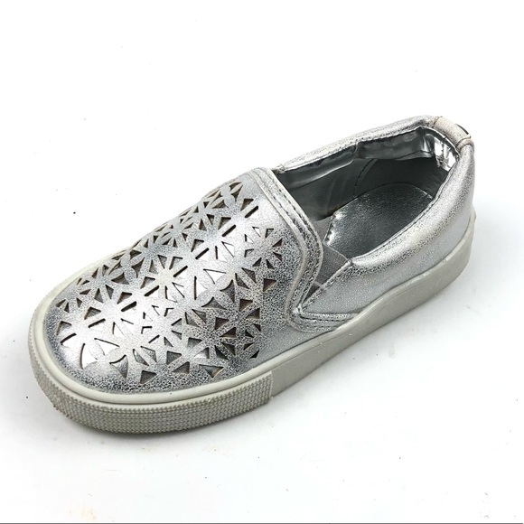 Ivanka Trump Kids Bella Silver Cutout Sneaker Sz 8 - Picture 1 of 8
